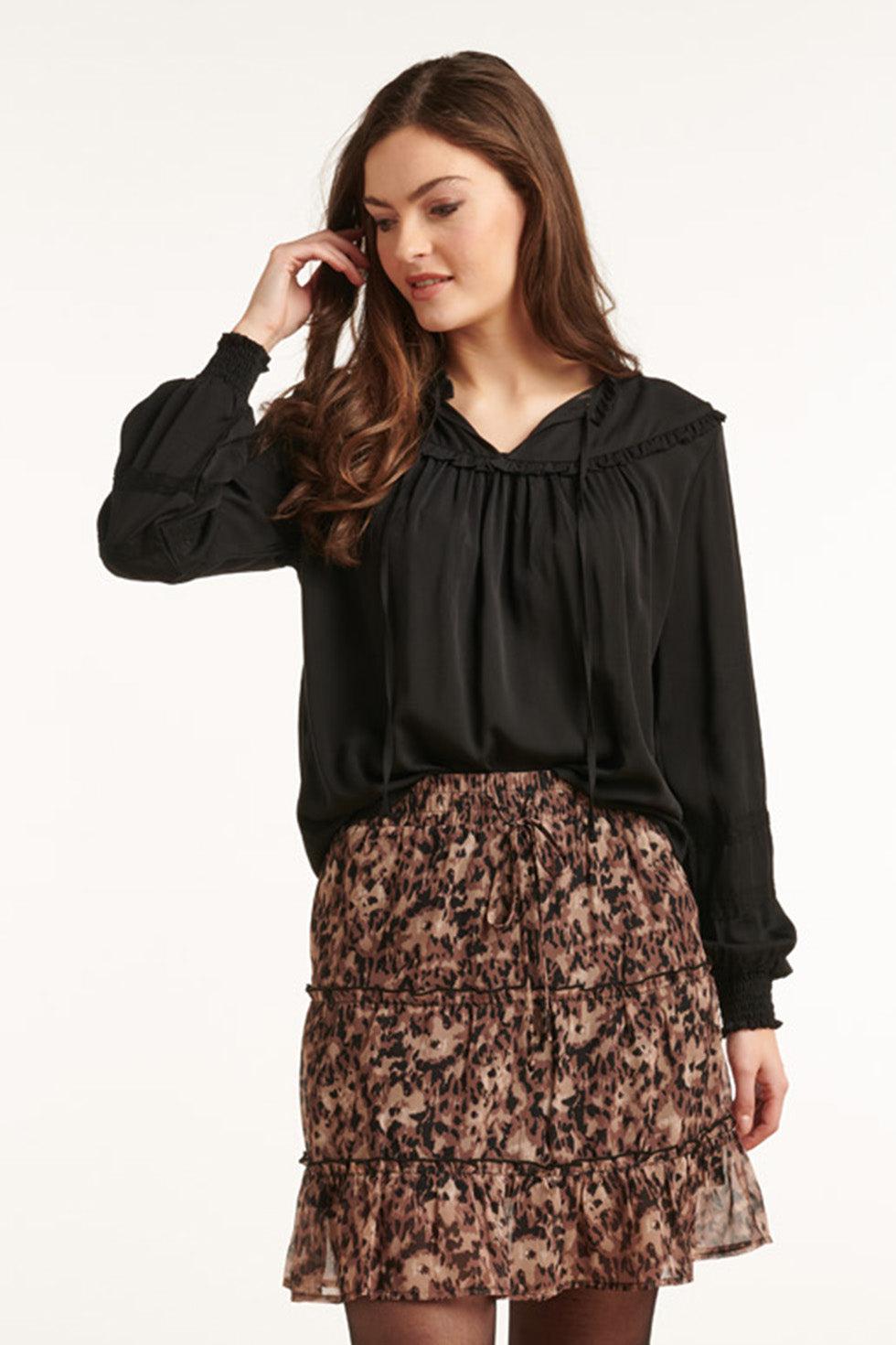 22827 Ruffle Top Met Pofmouwen In Zwart