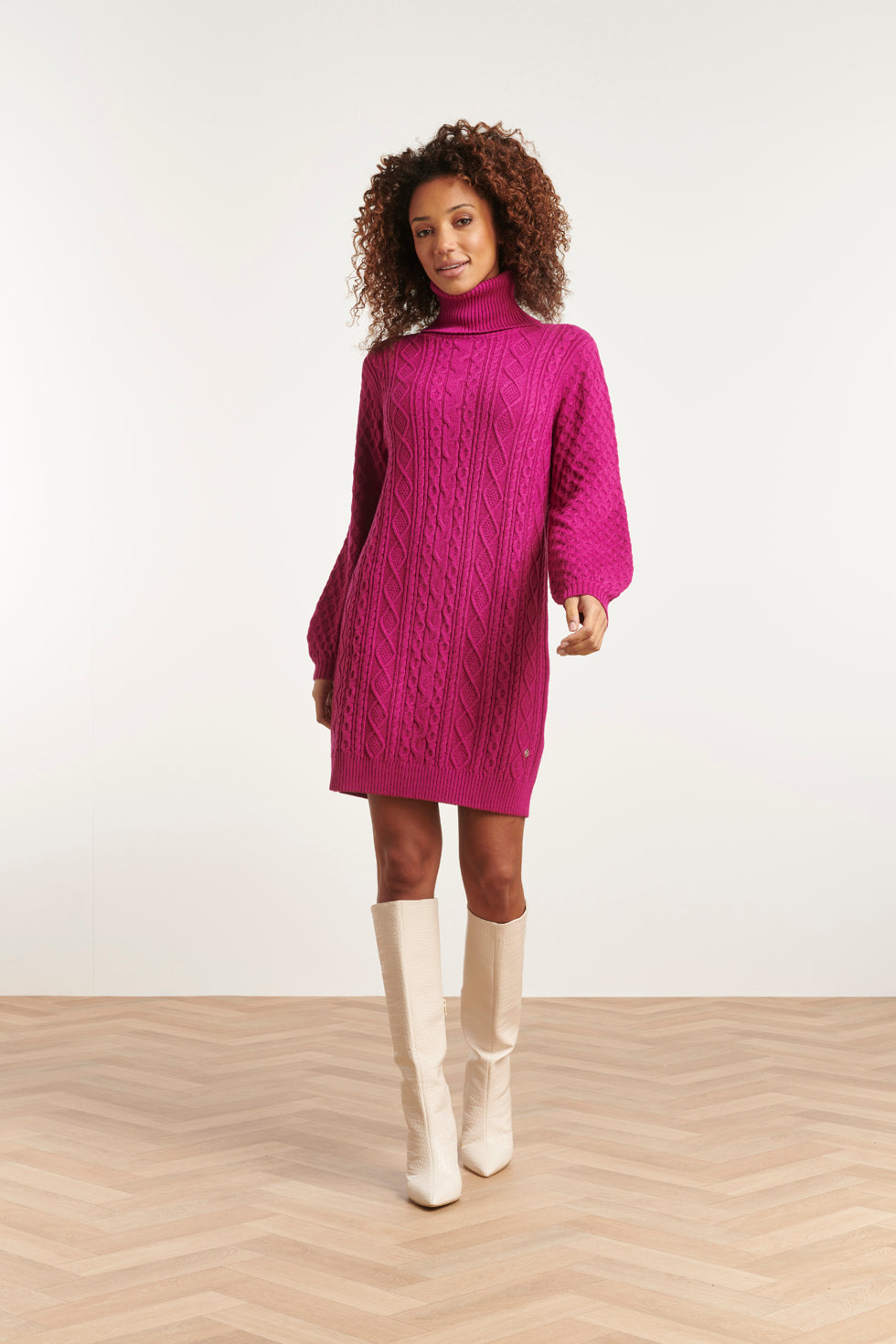 23603 Oversized Coltrui Jurk Met Pofmouwen In Prachtig Paars