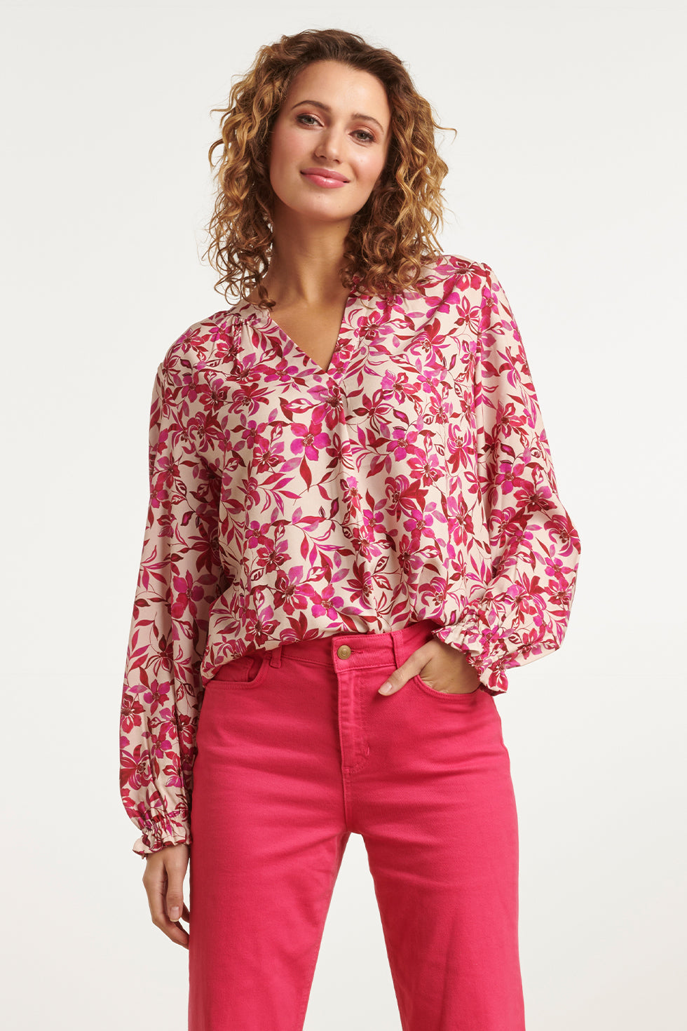 23645 Dames Top Met Rode En Fuchsia Bloemenprint