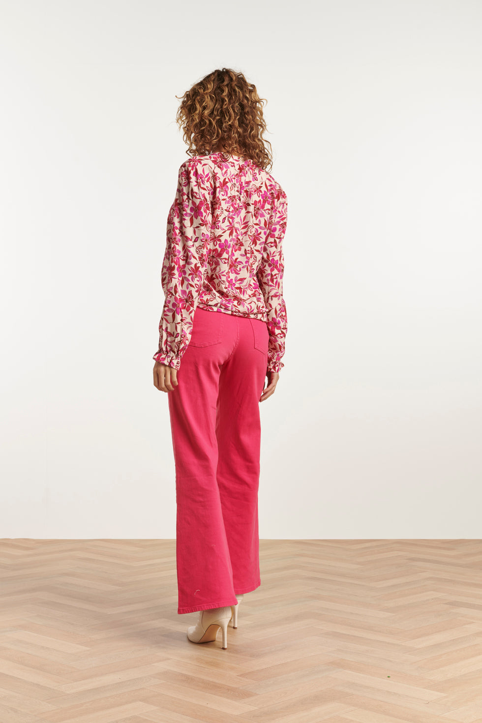 23645 Dames Top Met Rode En Fuchsia Bloemenprint