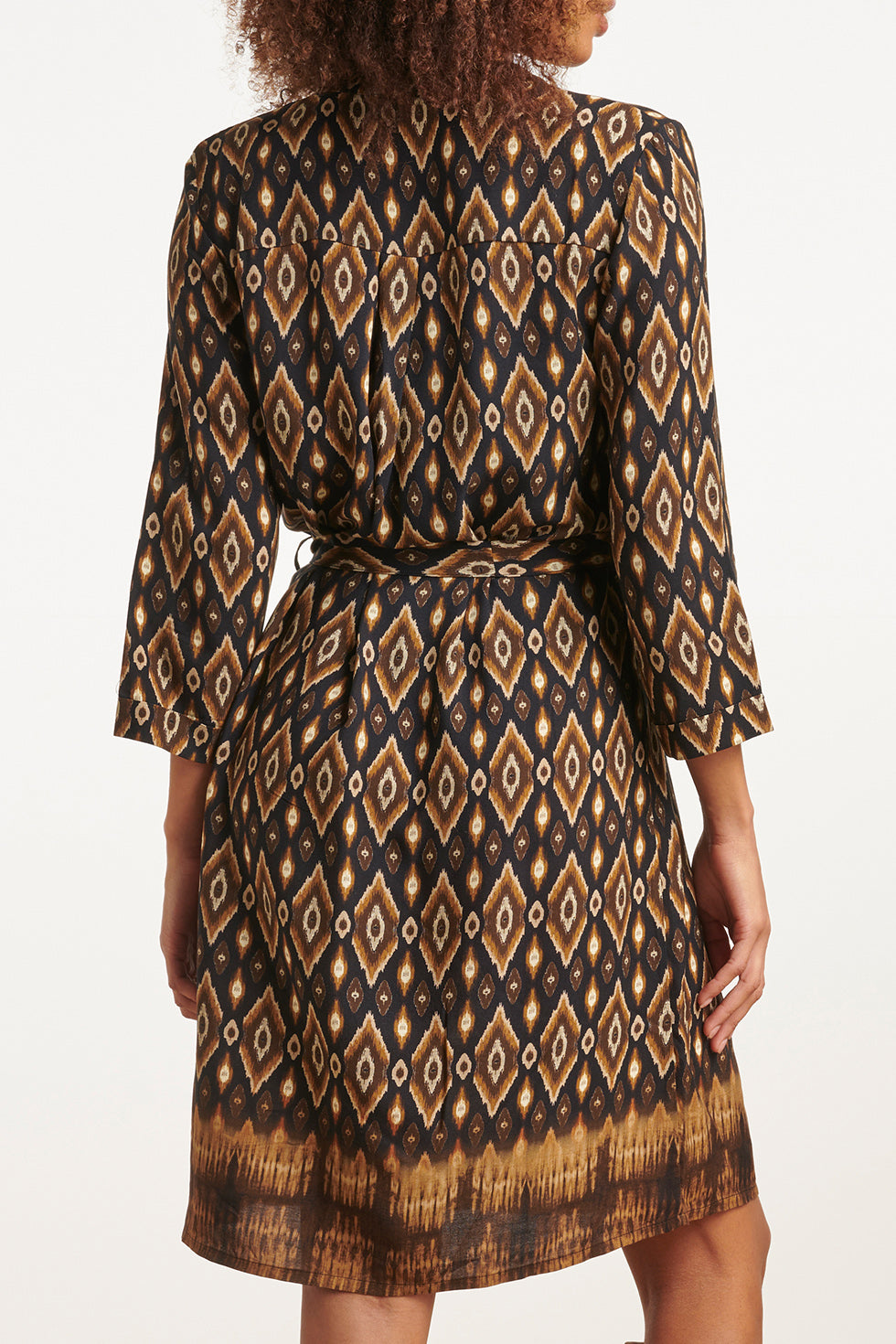 23658 Dames Jurk Met Tribal Print In Zwart En Bruine