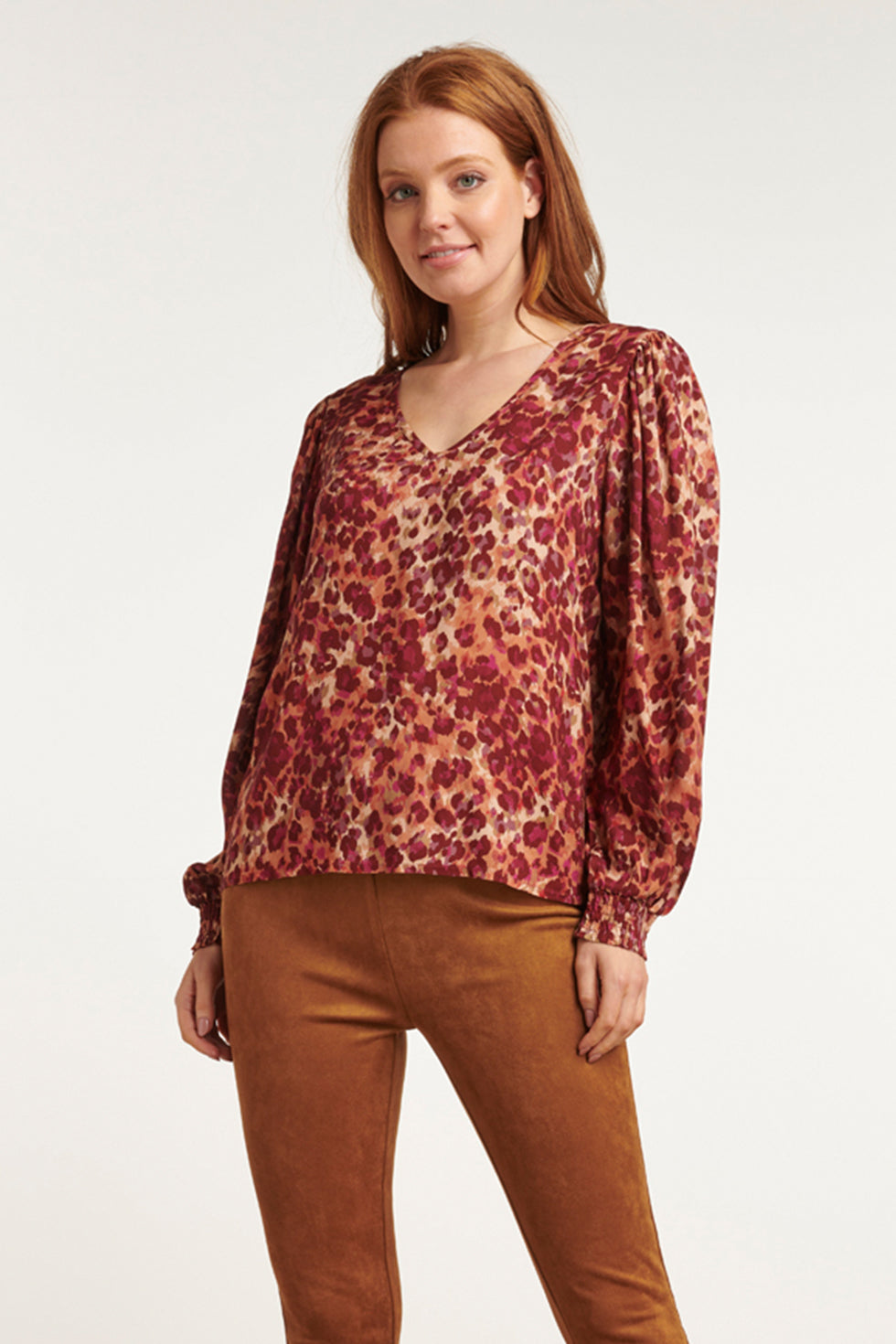 23661 Dames Top Met Sand En Purple Dieren Print