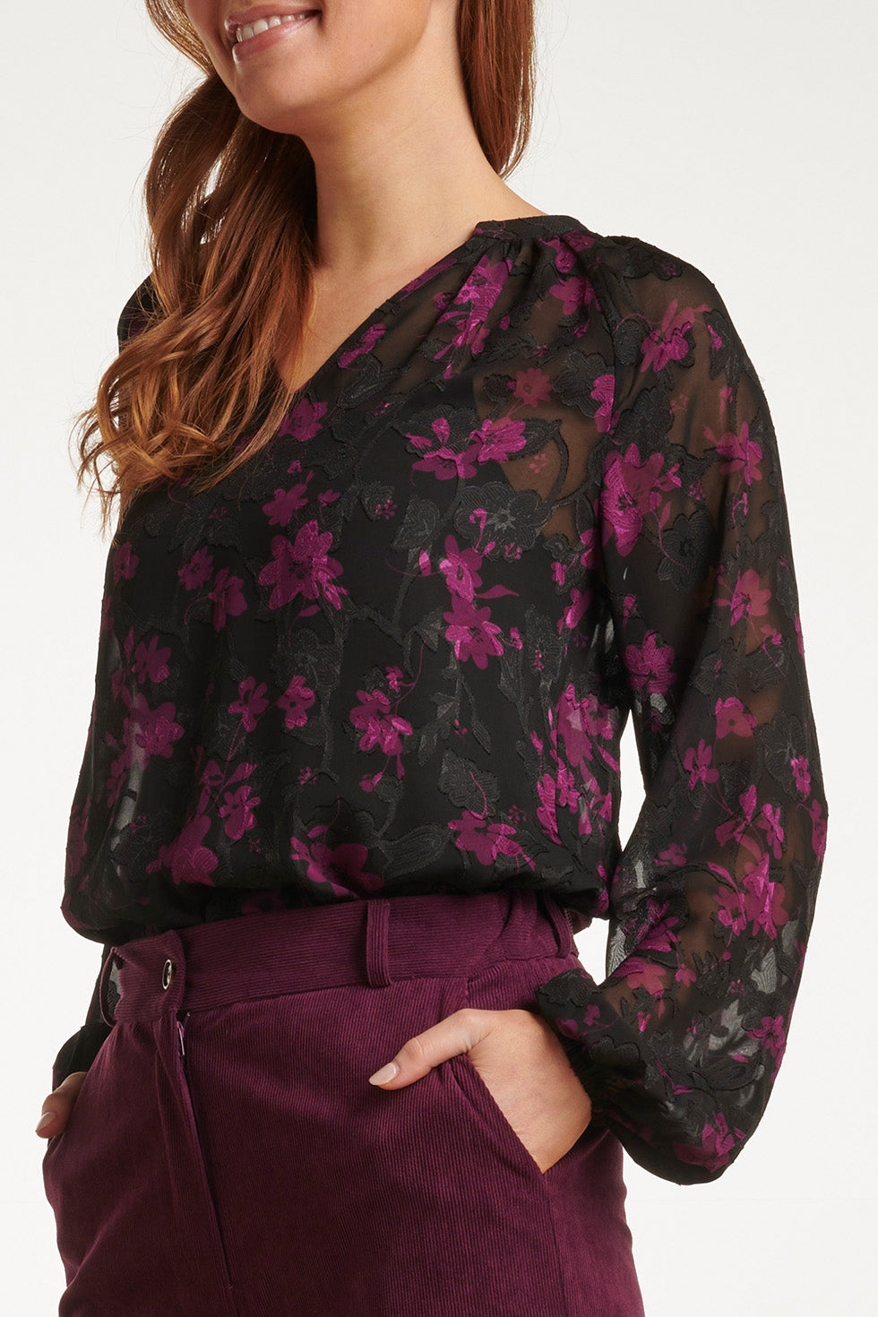 23715-999-380 V-Hals Top Met Bloemenprint In Paars En Zwart