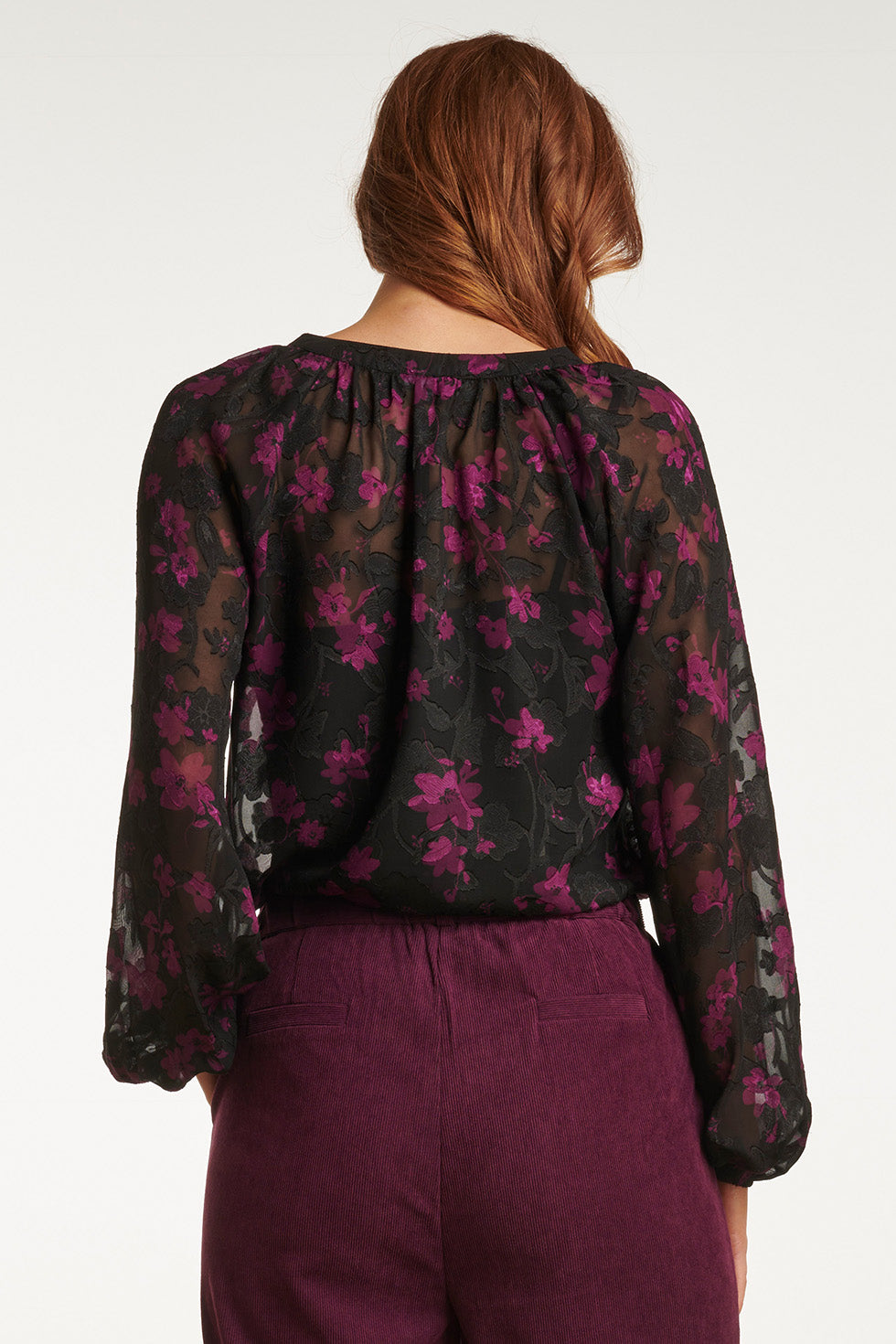 23715-999-380 V-Hals Top Met Bloemenprint In Paars En Zwart