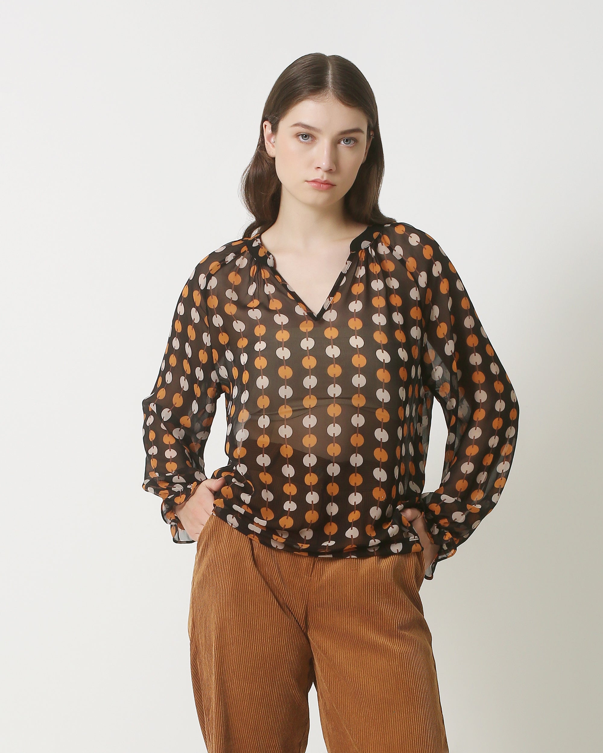 23804 Zwart En Cognac Grafische Print V-Hals Top