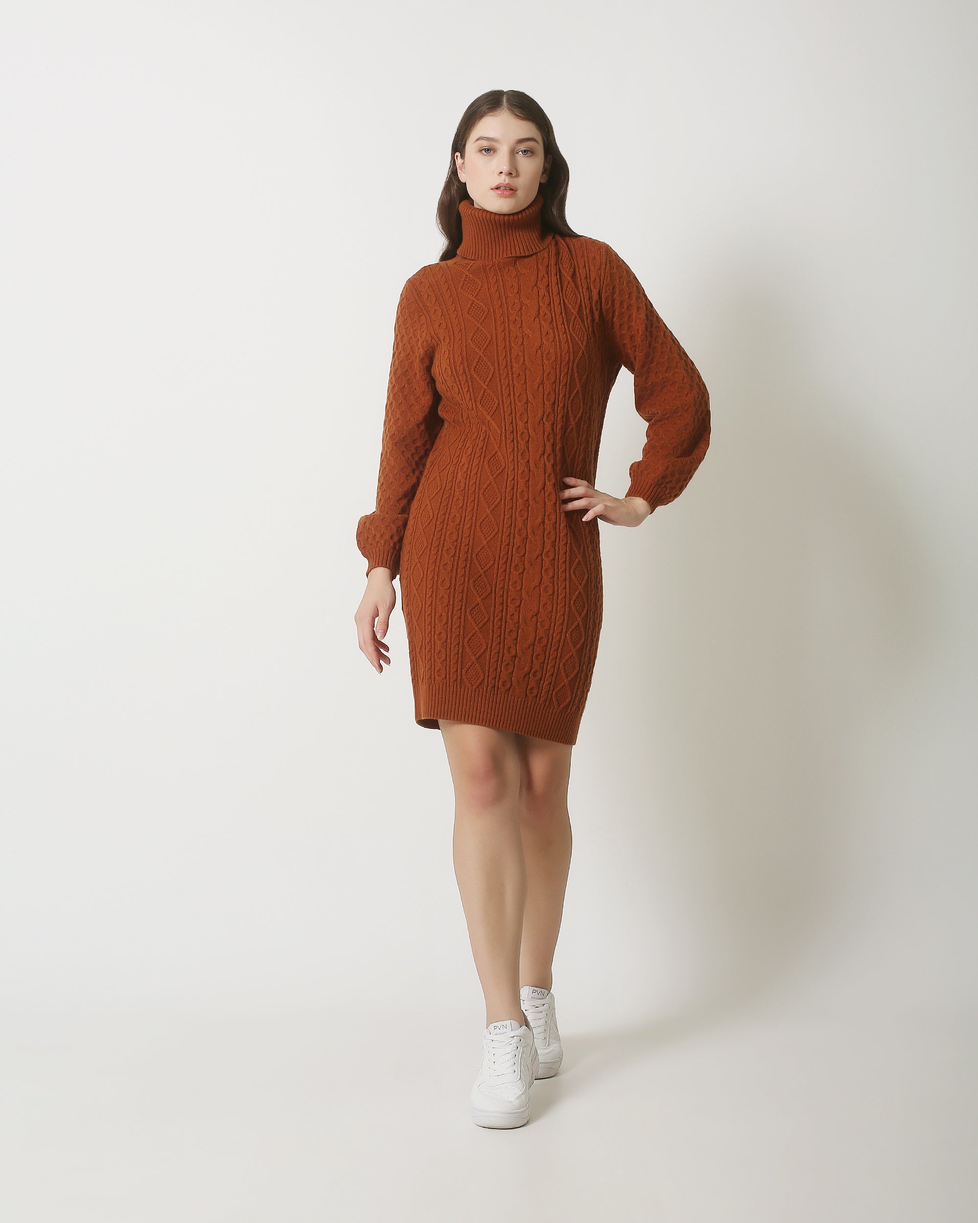 23843 Bruine Turtle Neck Jurk