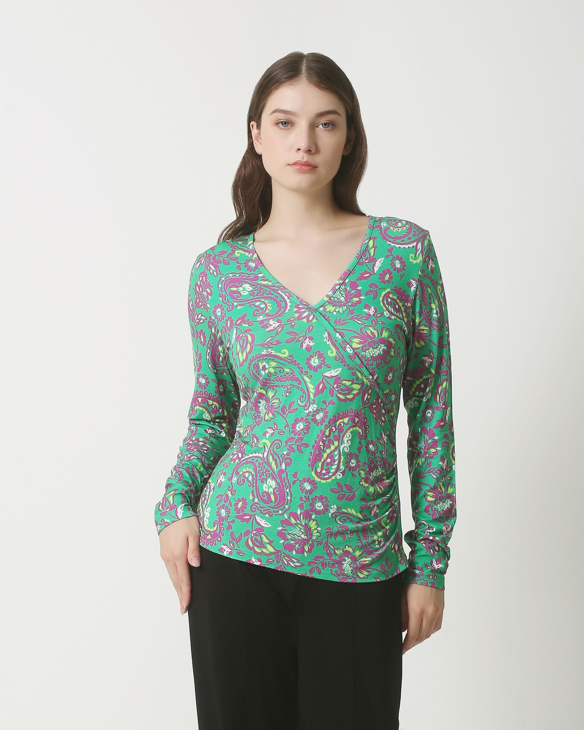 23868 Dames Top Met In Paisleyprint