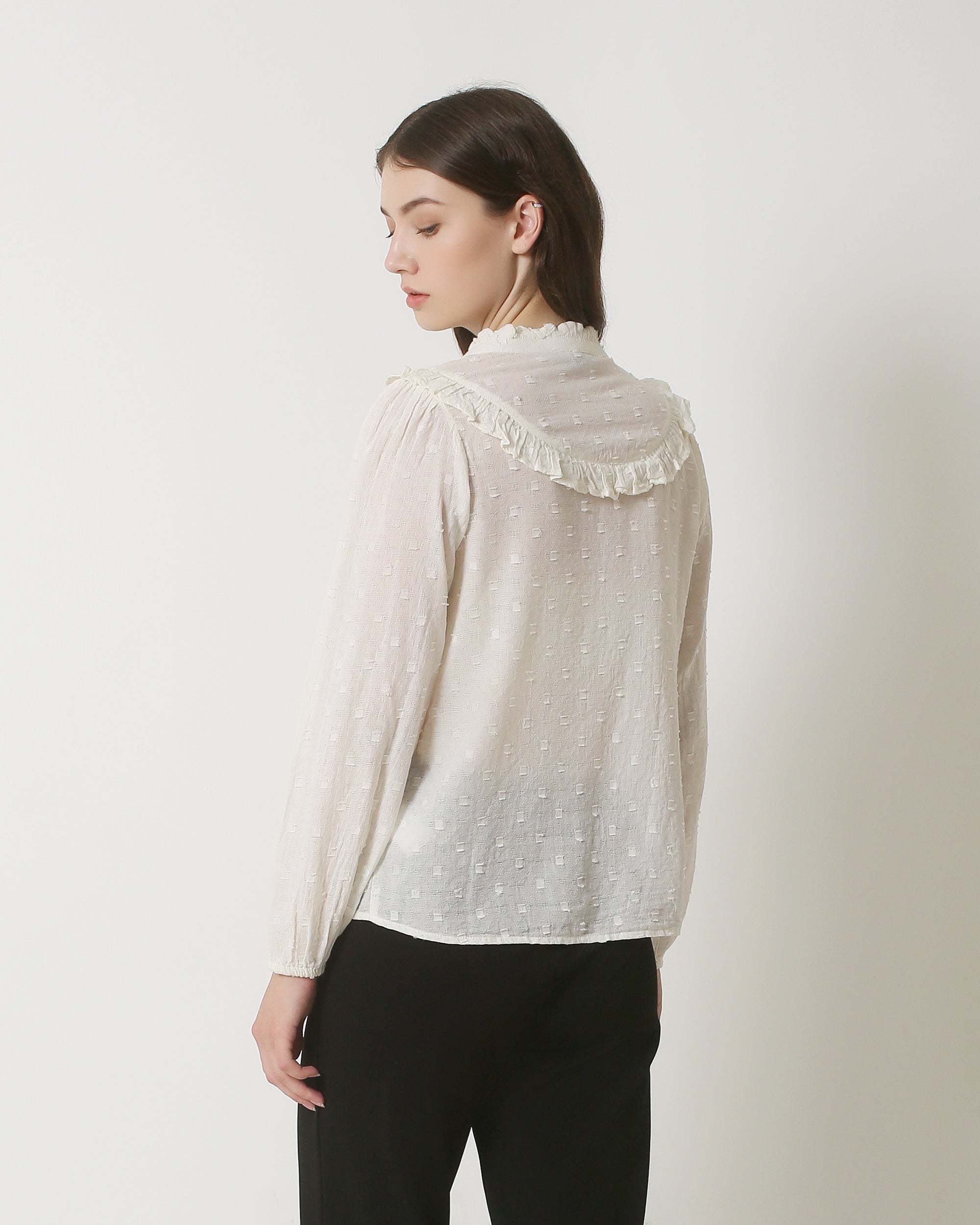 23888 Herfst/Winter Uni Witte Top Met V-Hals, Lange Mouwen En Ruffles