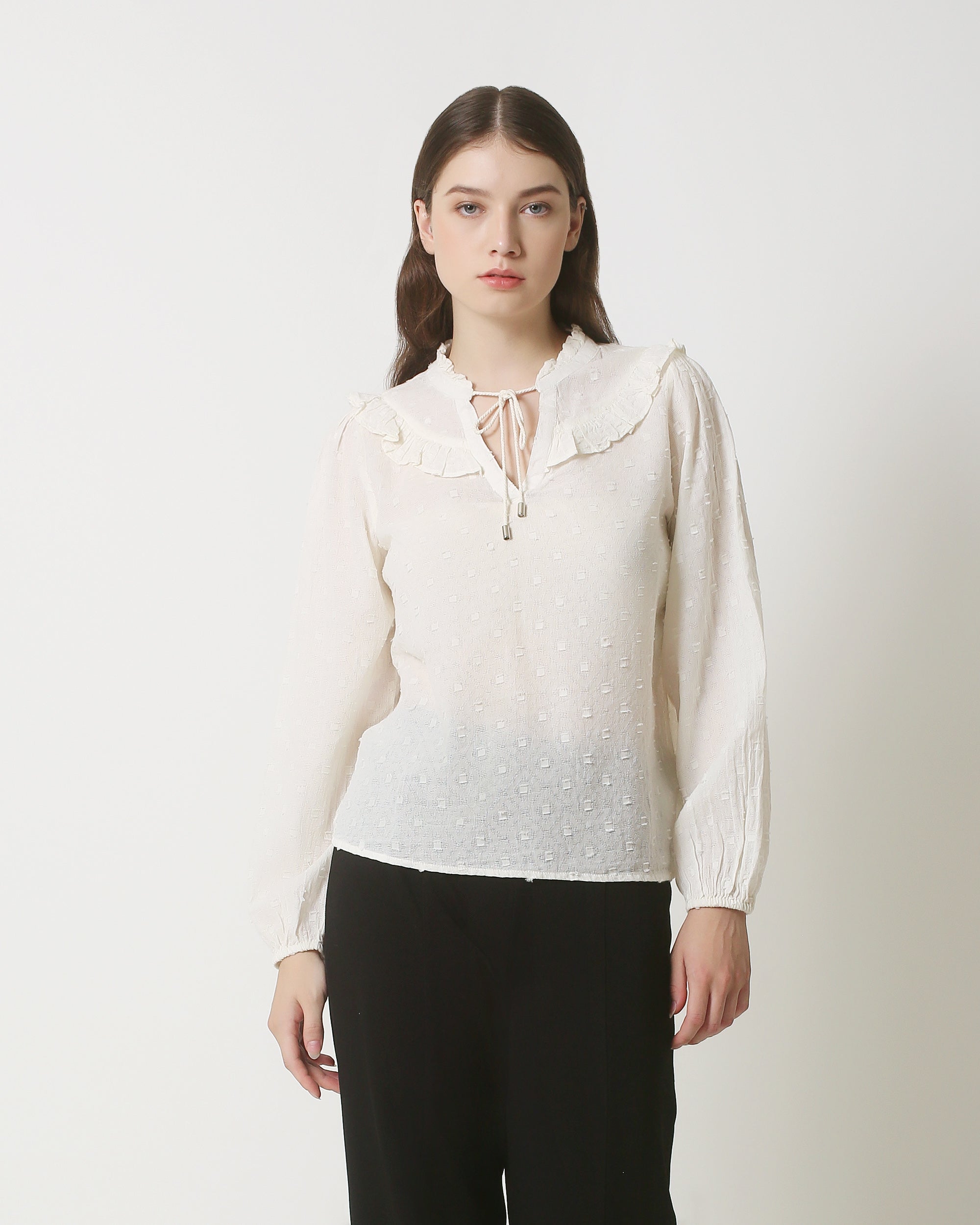 23888 Herfst/Winter Uni Witte Top Met V-Hals, Lange Mouwen En Ruffles