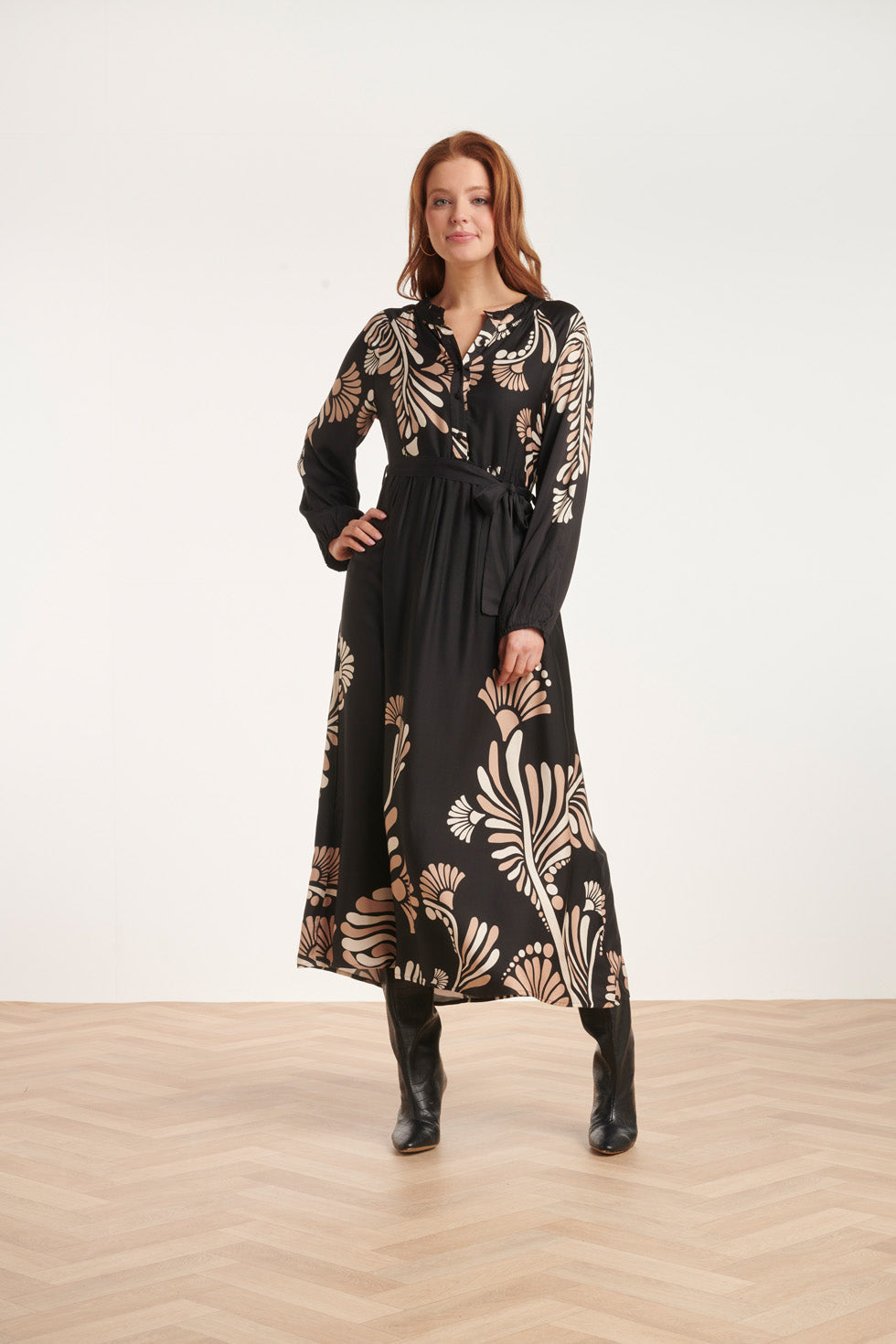 24532 Maxi Jurk Met Grafische Botanische Print