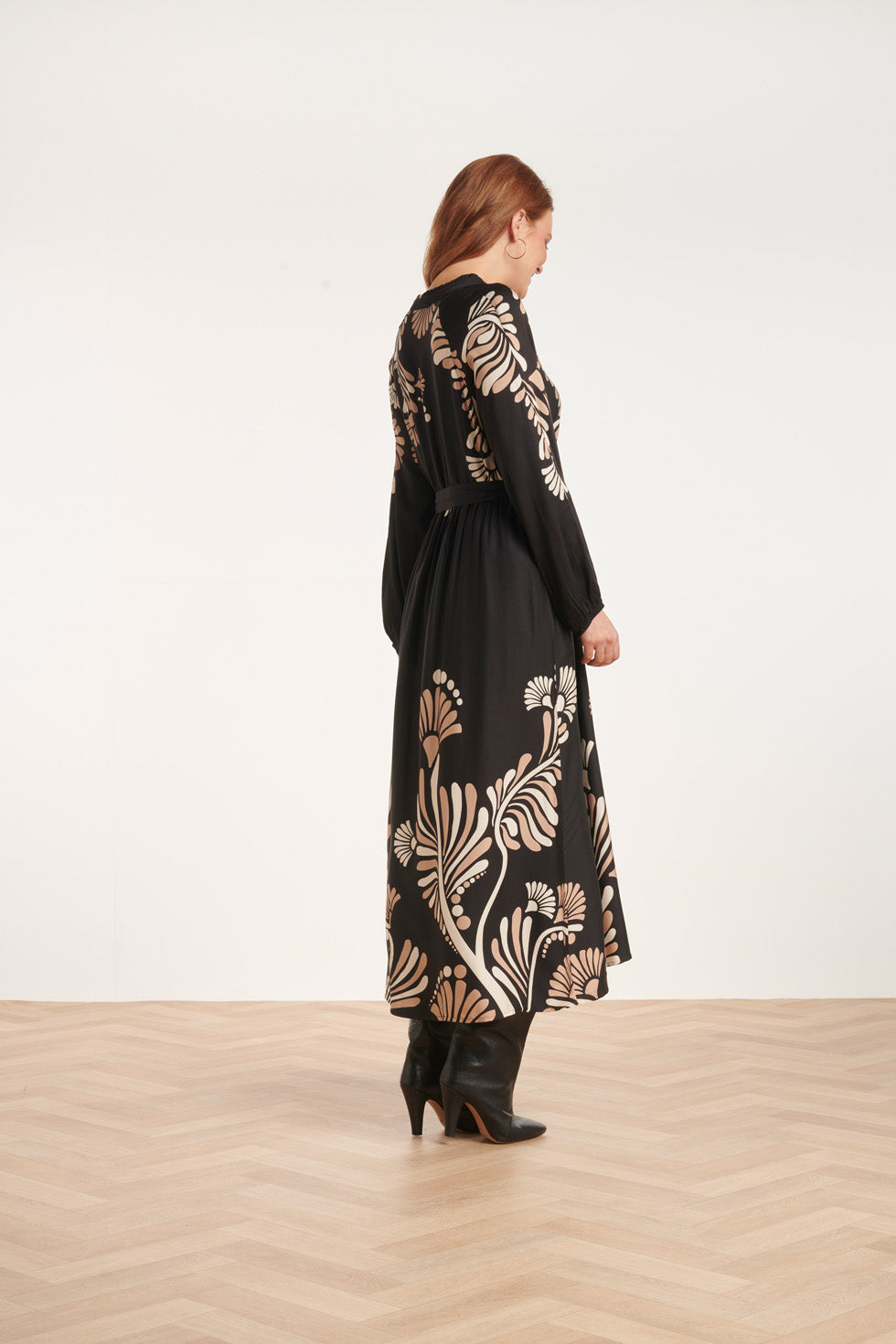 24532 Maxi Jurk Met Grafische Botanische Print