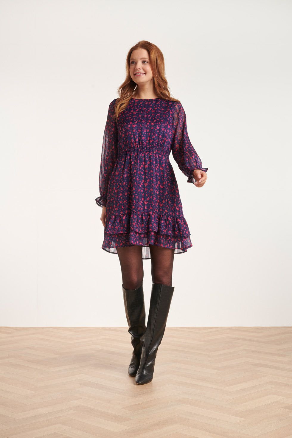 24540 Korte Jurk Met Fuchsia Bloemenprint