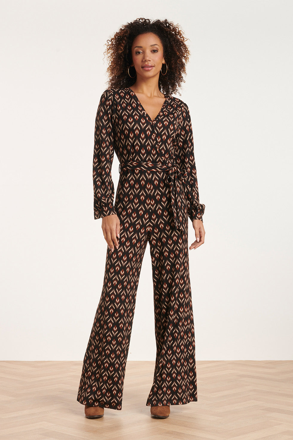 24547 Bruine Stretchy Jumpsuit Met Bladerprint