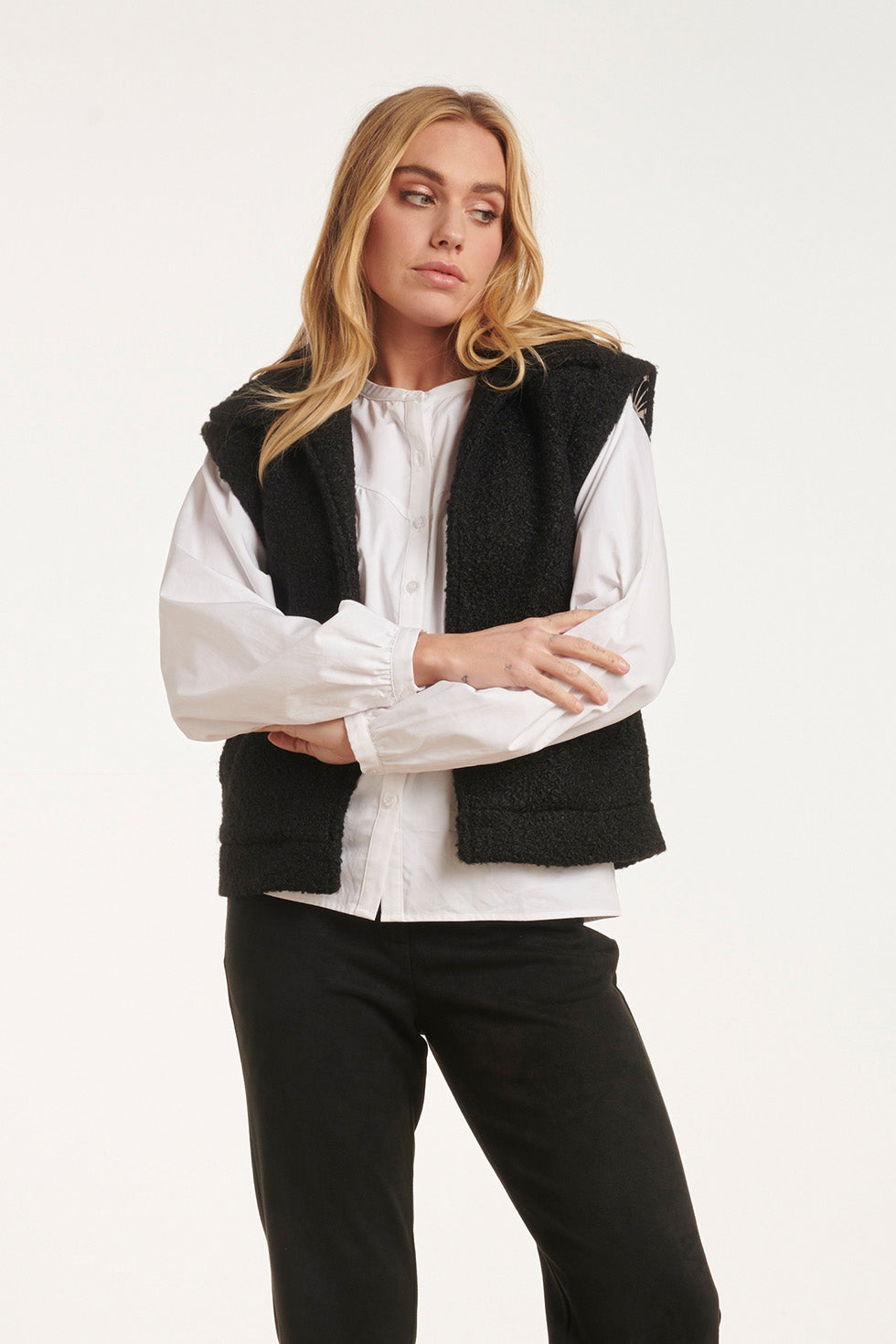 24554 Open Bouclé Gilet In Zwart