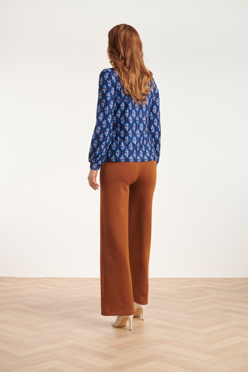 24590 Stretchy Cognac Flared Broek