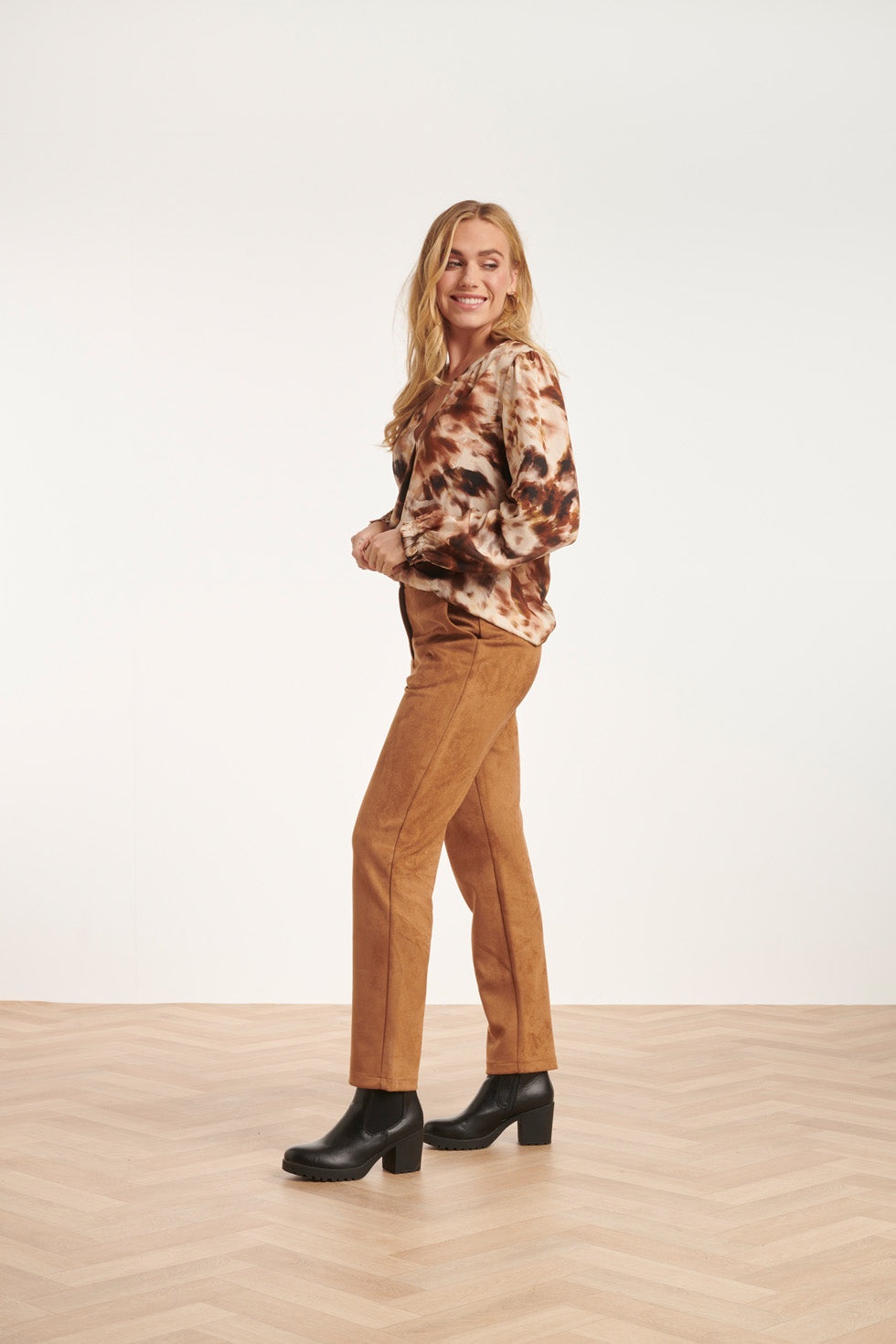 24597 Suède Cognac Aangesloten Broek