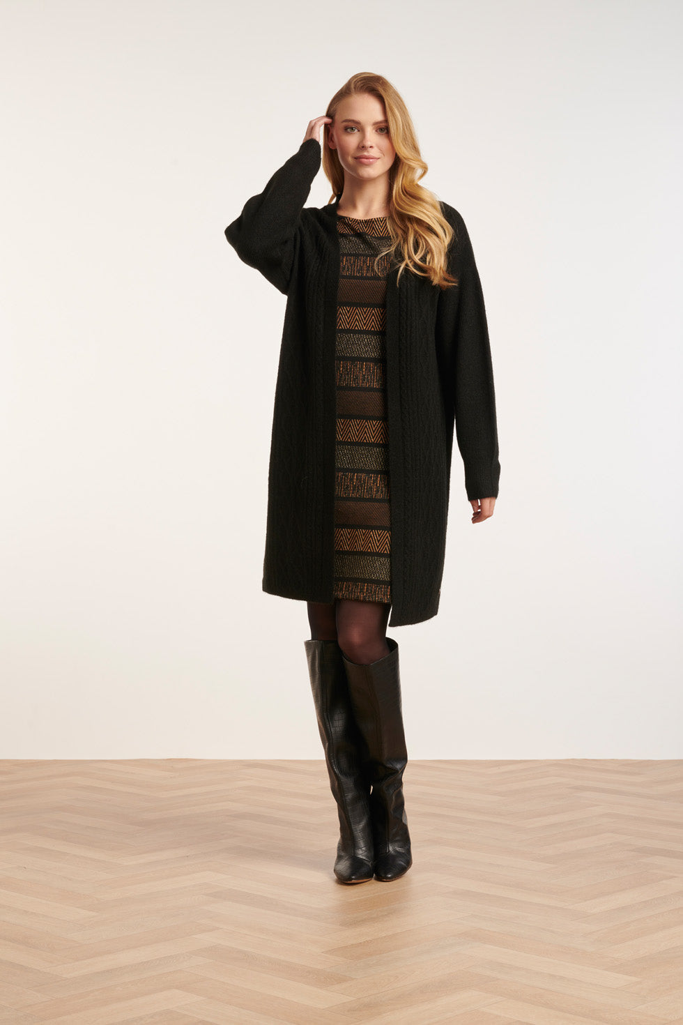 24630 Oversized Open Zwarte Cardigan Met Kabelstructuur