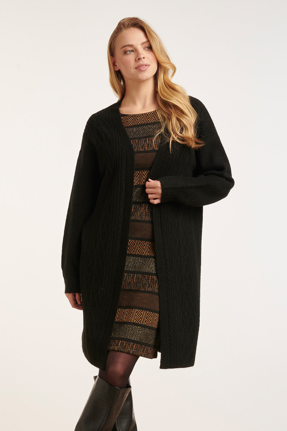 24630 Oversized Open Zwarte Cardigan Met Kabelstructuur