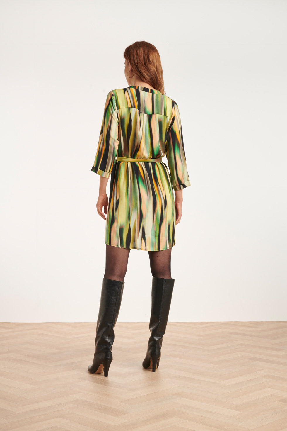 24639 
Kort Jurk Met Abstracte Print