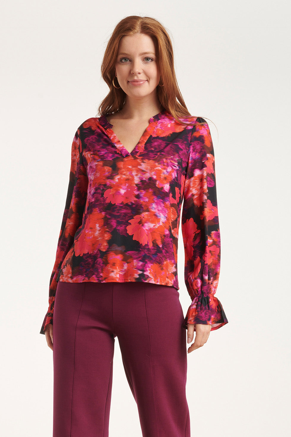 24651 Top Met Rode En Paarse Bloemenprint