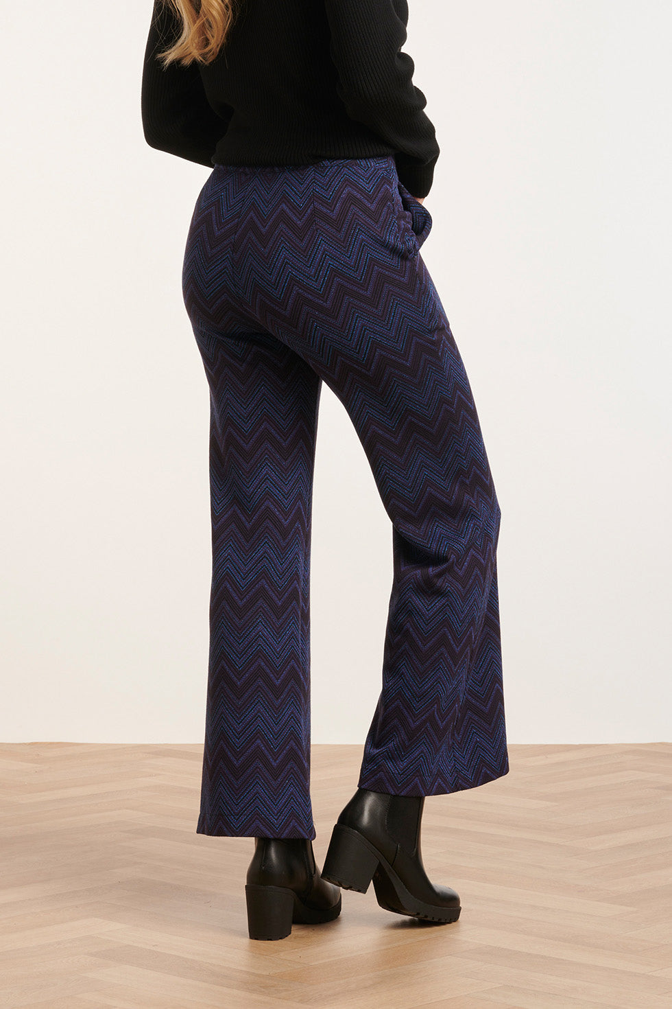 24678 Blauwe Zigzag Print Broek Met Flared Pasvorm