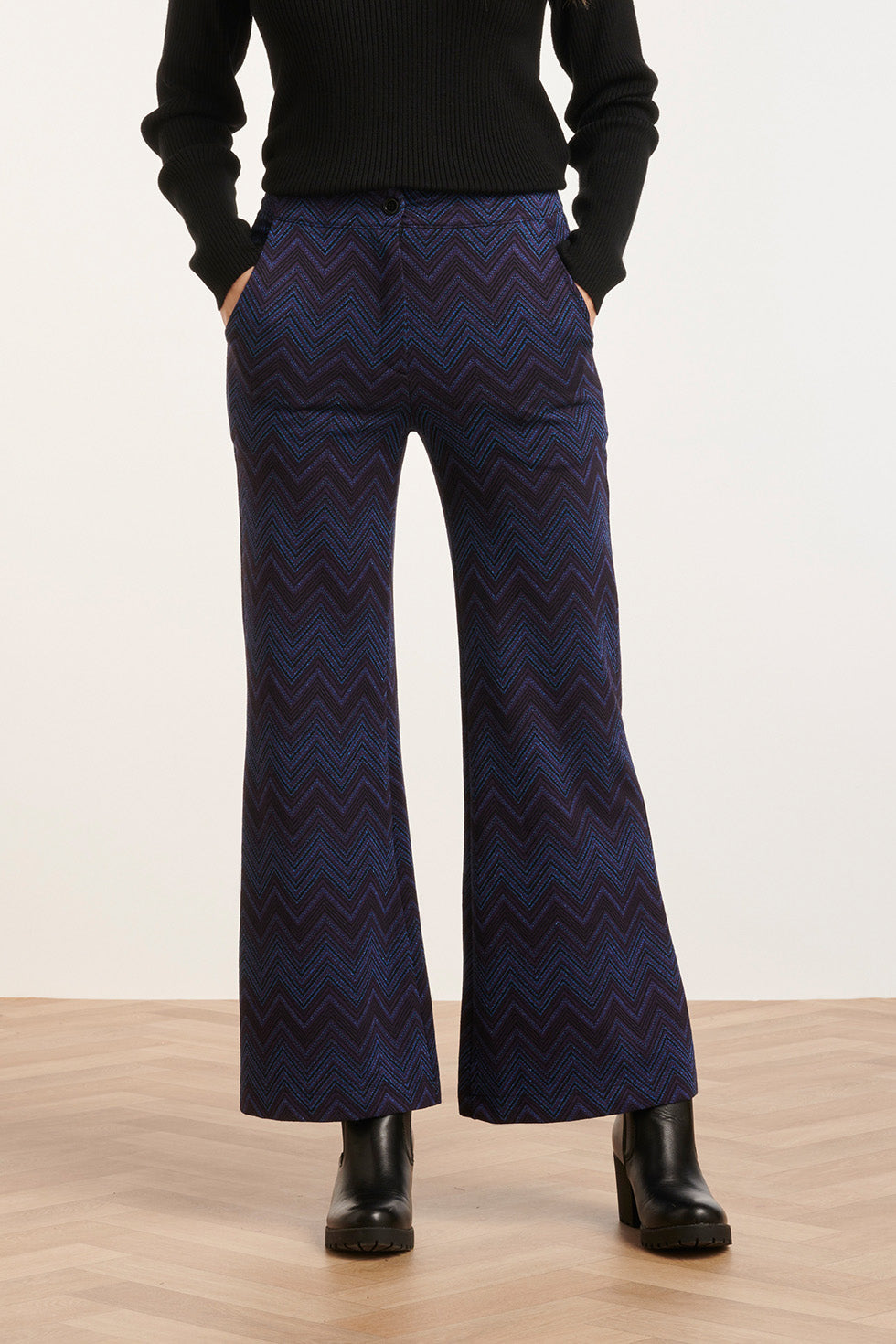 24678 Blauwe Zigzag Print Broek Met Flared Pasvorm