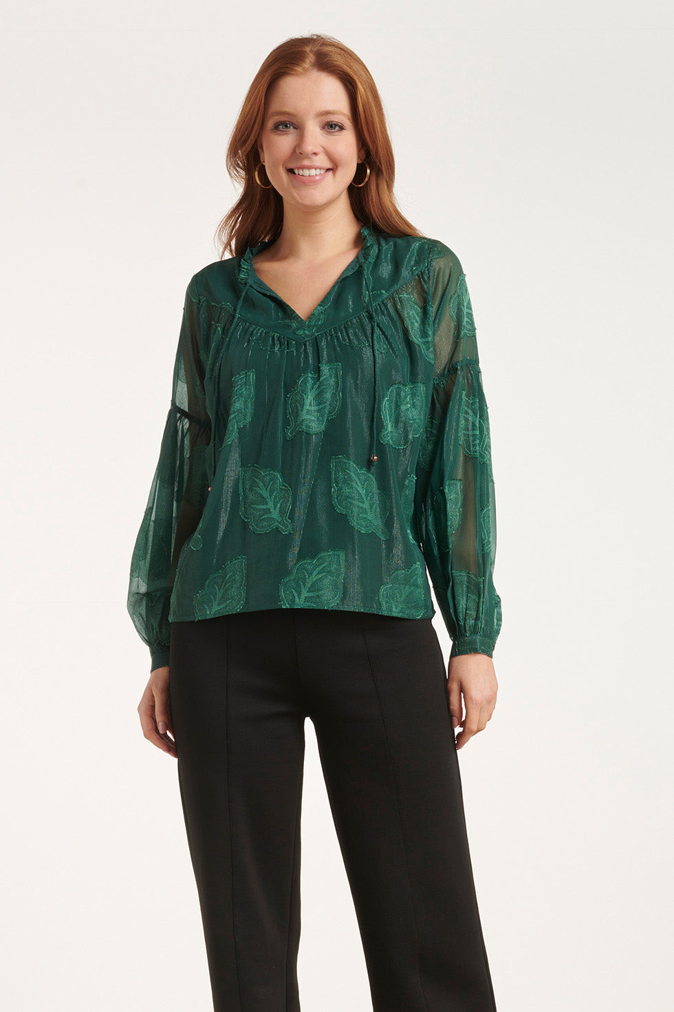 24698 
Groene Chiffon Jacquard V-Hals Top Met Bladmotief