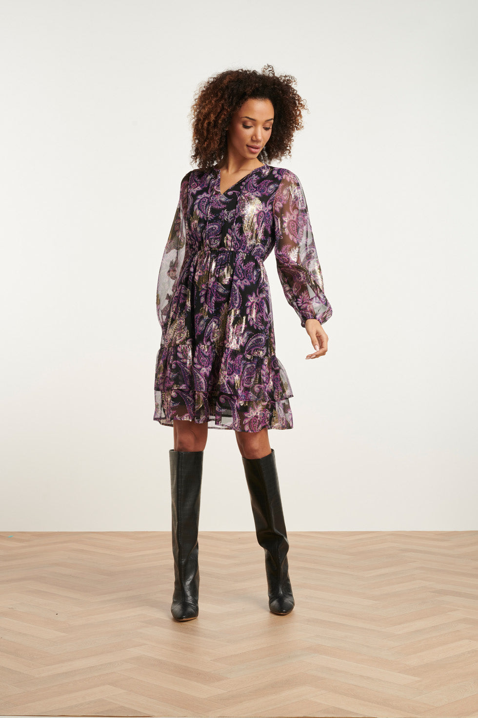 24802 Paarse Paisley Jurk Met Zilveren Jacquard