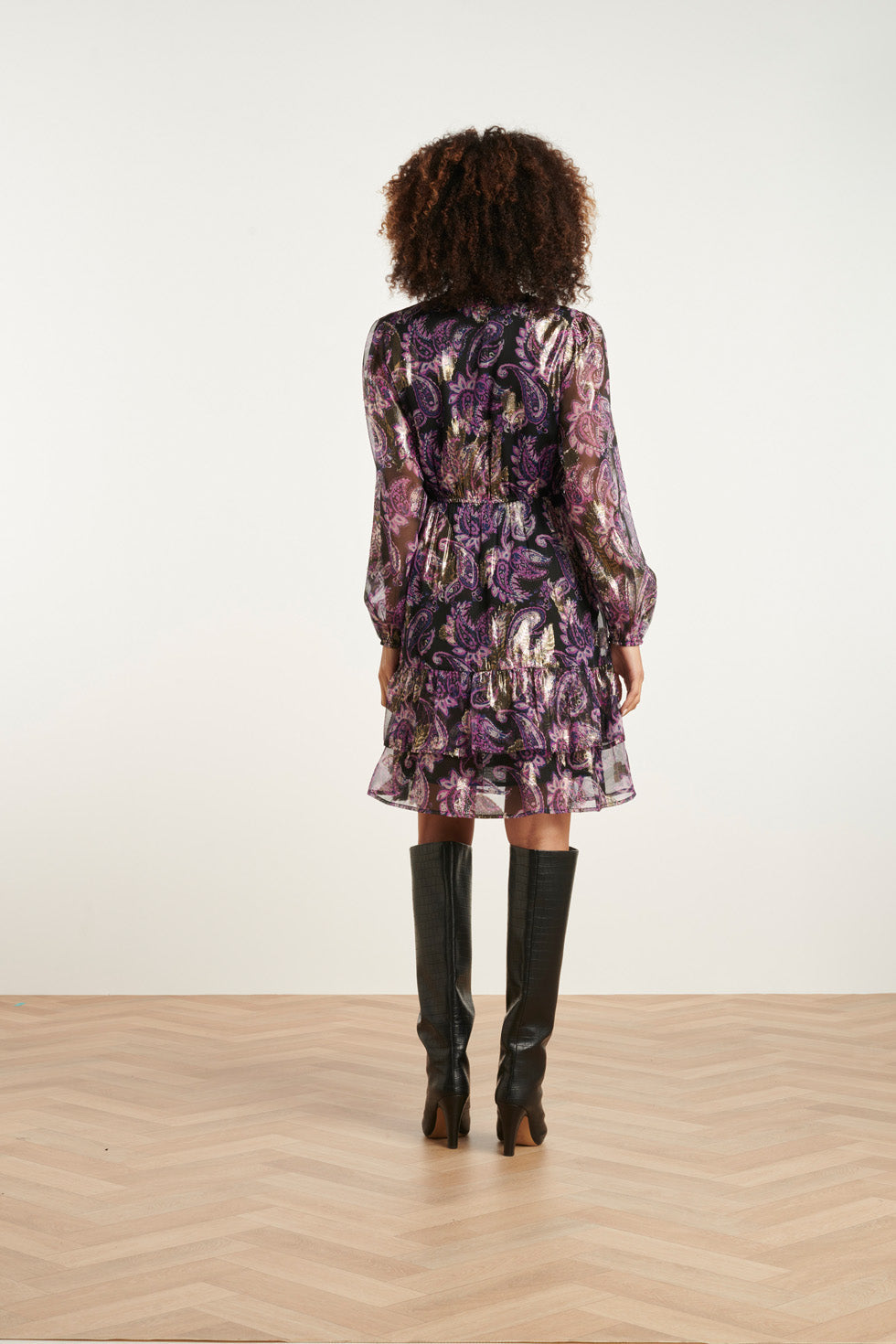 24802 Paarse Paisley Jurk Met Zilveren Jacquard