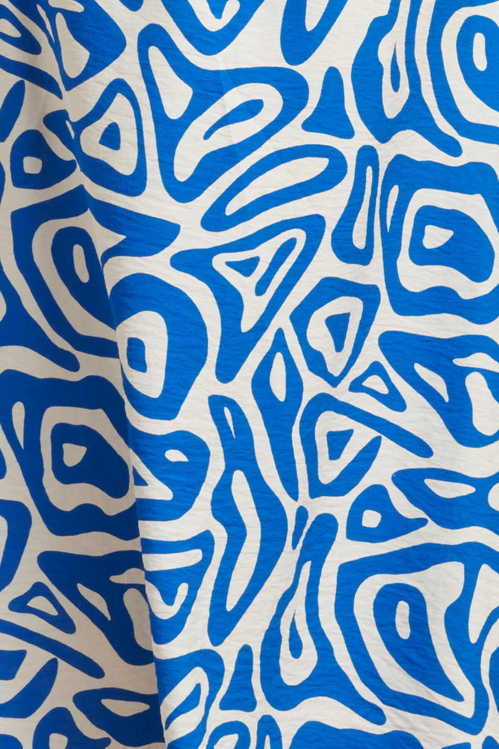 25003 Midi Jurk Met Blauwe En Witte Abstracte Print