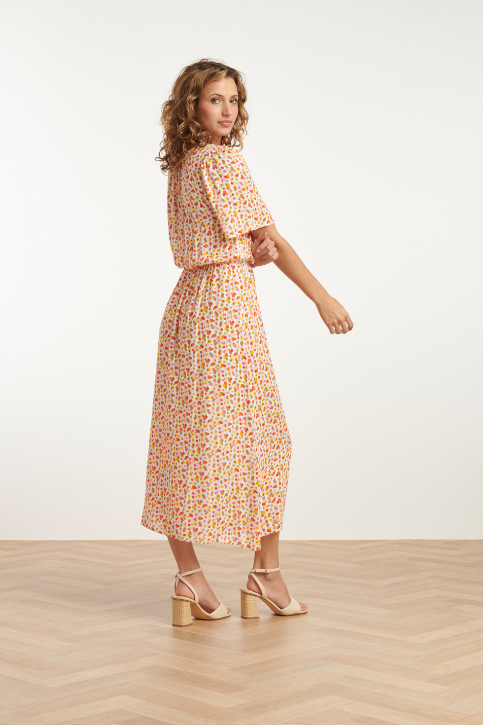 25009 V- Hals Maxi Jurk Met Multicolor Polka Dot Print