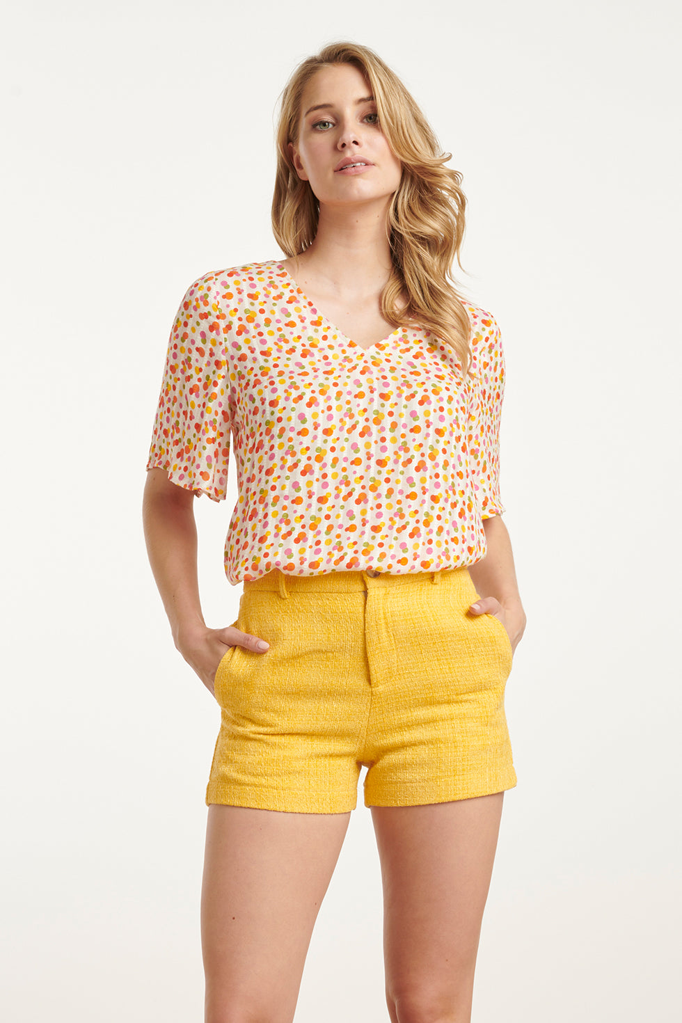 25010 V-Hals Top Met Multicolor Polka Dot Print