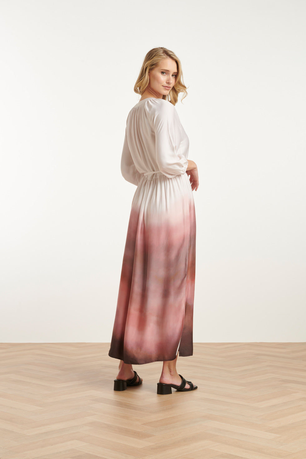 25021 Maxi Jurk Met Vintage Roze En Mauve Ombre Print