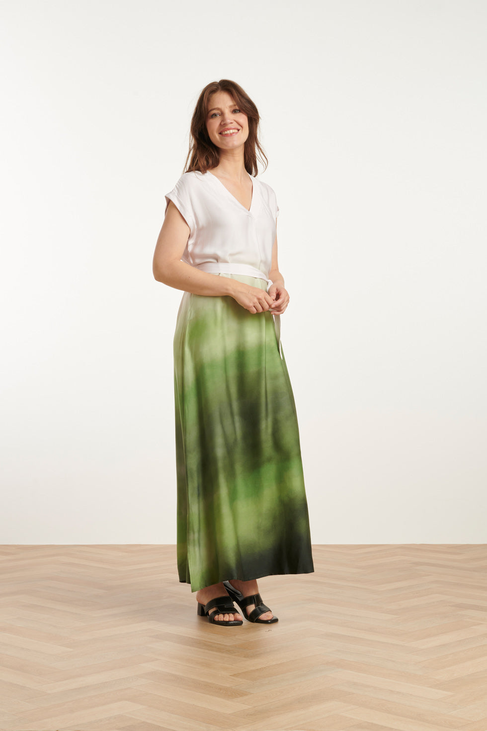 25024 Midi Jurk Met V-Paneel En Ombre Print – Groen & Off-White