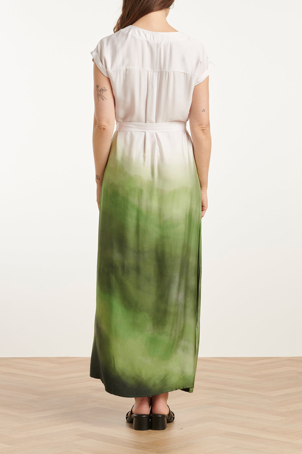 25024 Midi Jurk Met V-Paneel En Ombre Print – Groen & Off-White