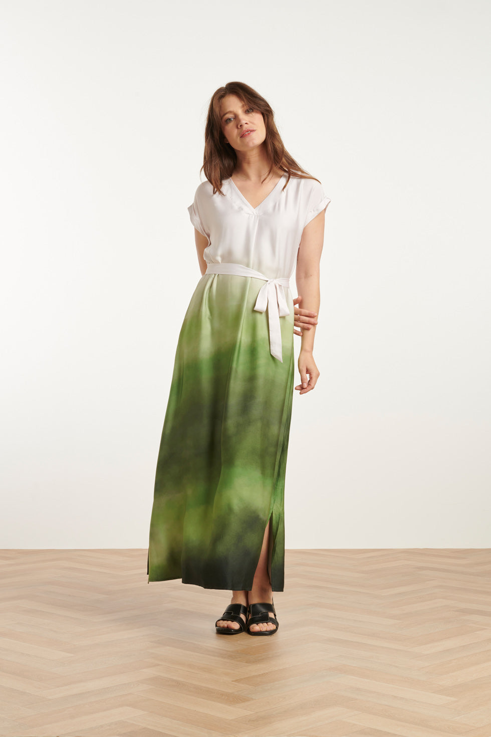 25024 Midi Jurk Met V-Paneel En Ombre Print – Groen & Off-White