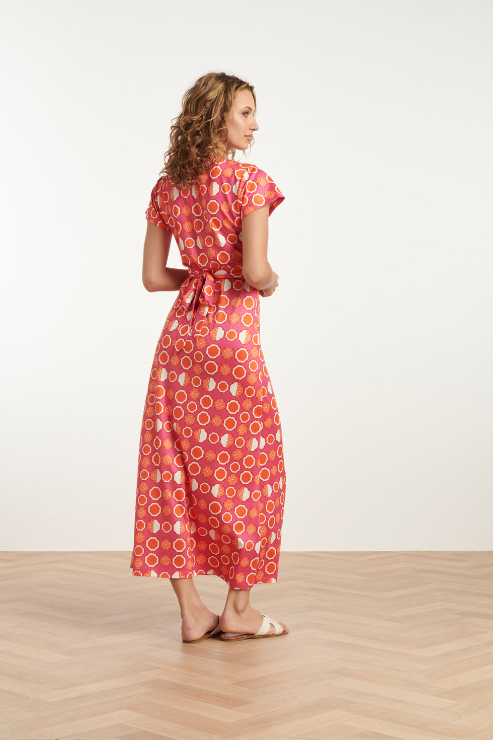 25026 Maxi Jurk Met V-Hals Met Oranje Fruitprint