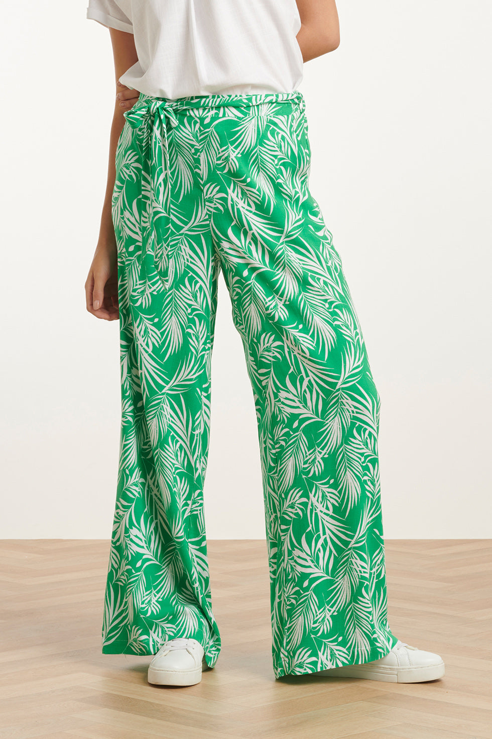 25047 Stretchy Flowy Broek Met Bladprint In Groen En Wit