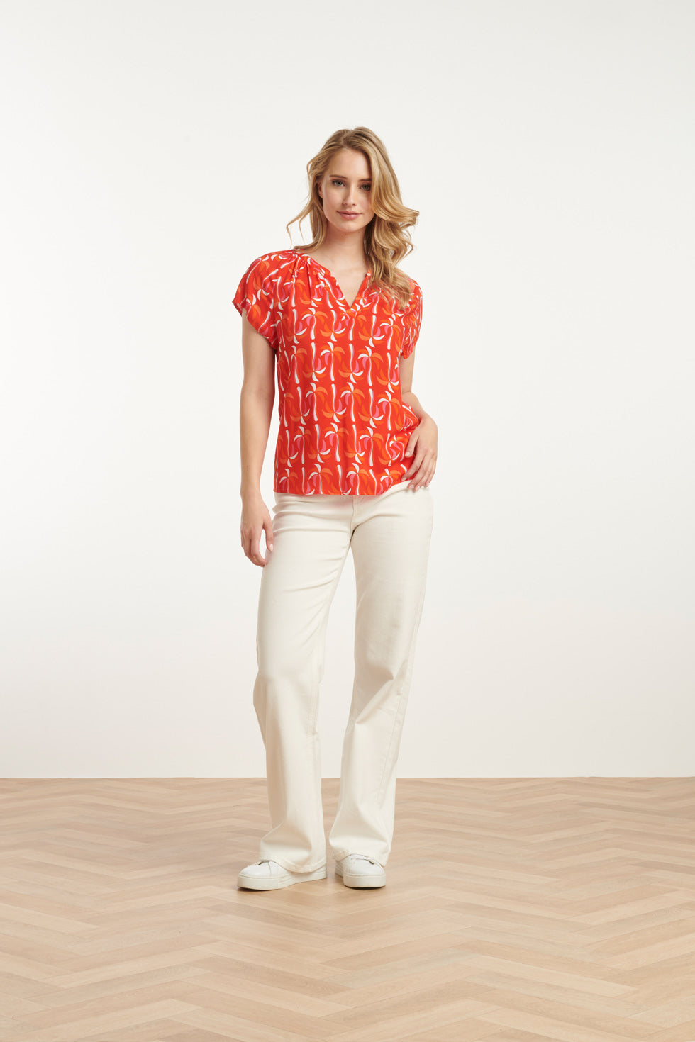 25055 Top Met V-Hals En Palmprint In Rood