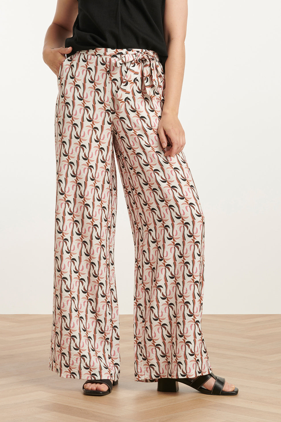 25059 Off-White Marocain Broek Met Palmprint