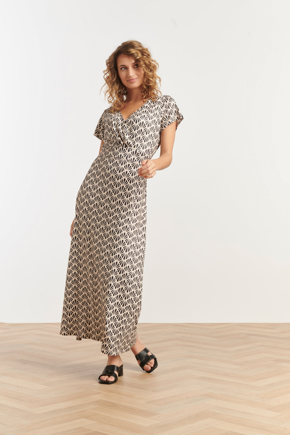 25063 Off-White En Zwarte Schelpenprint Maxi-Jurk