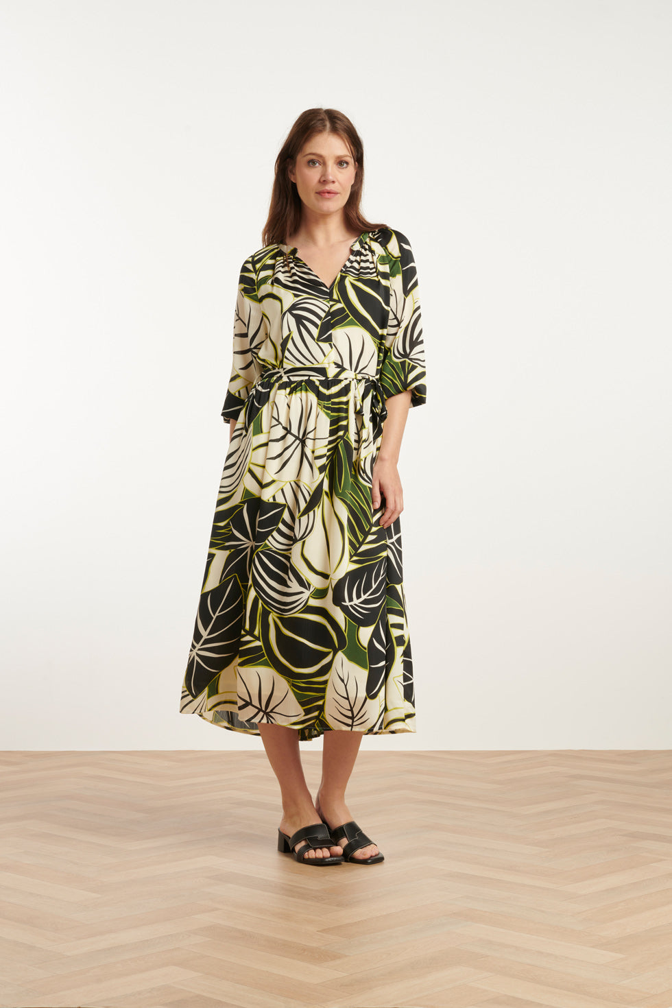 25070 Leaf Print Chiffon Midi Jurk