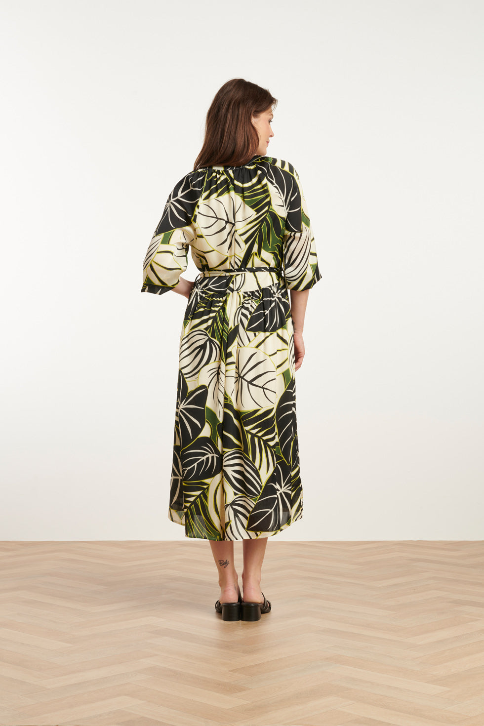 25070 Leaf Print Chiffon Midi Jurk