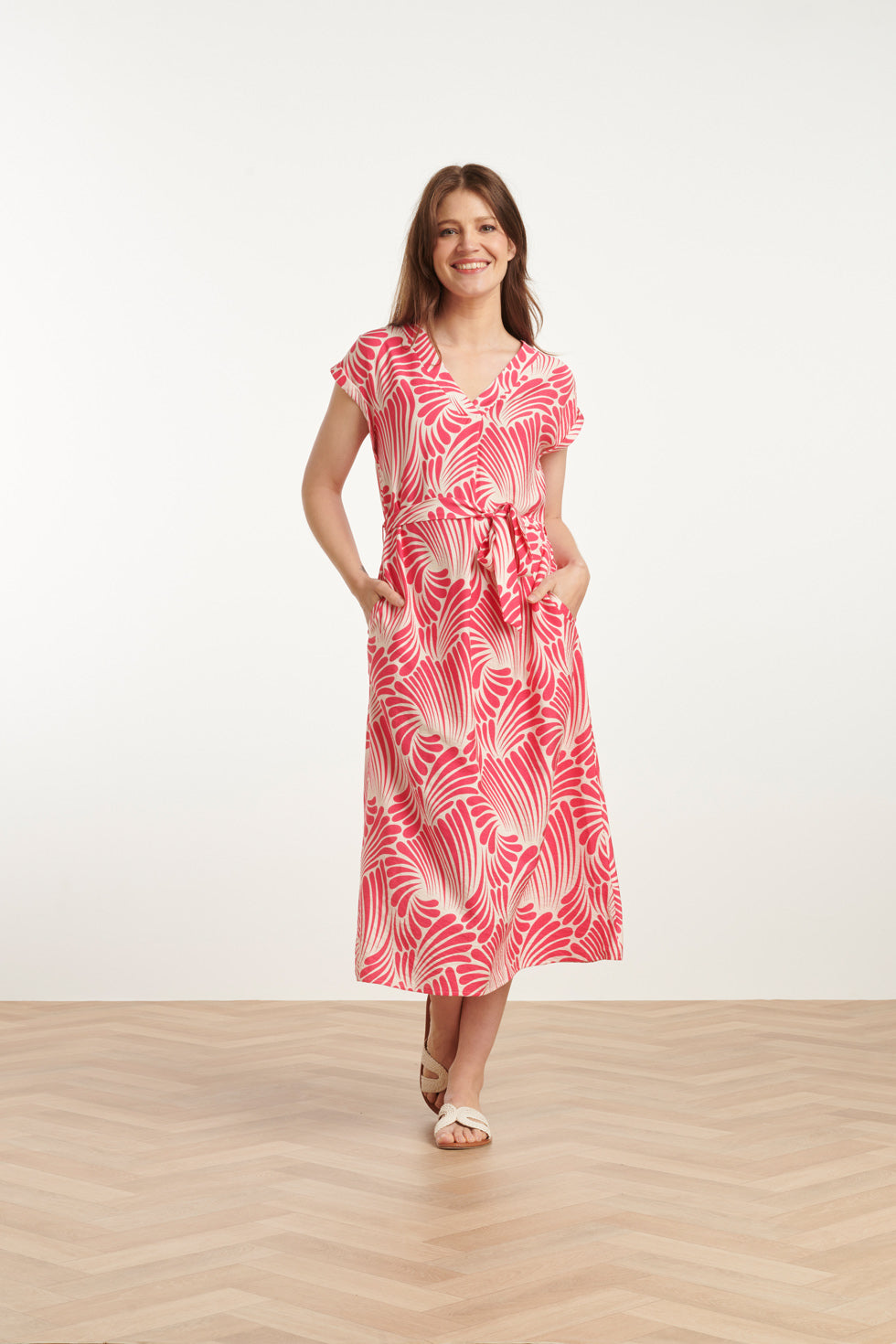 25072 Midi Jurk Met Grafische Print In Roze En Wit