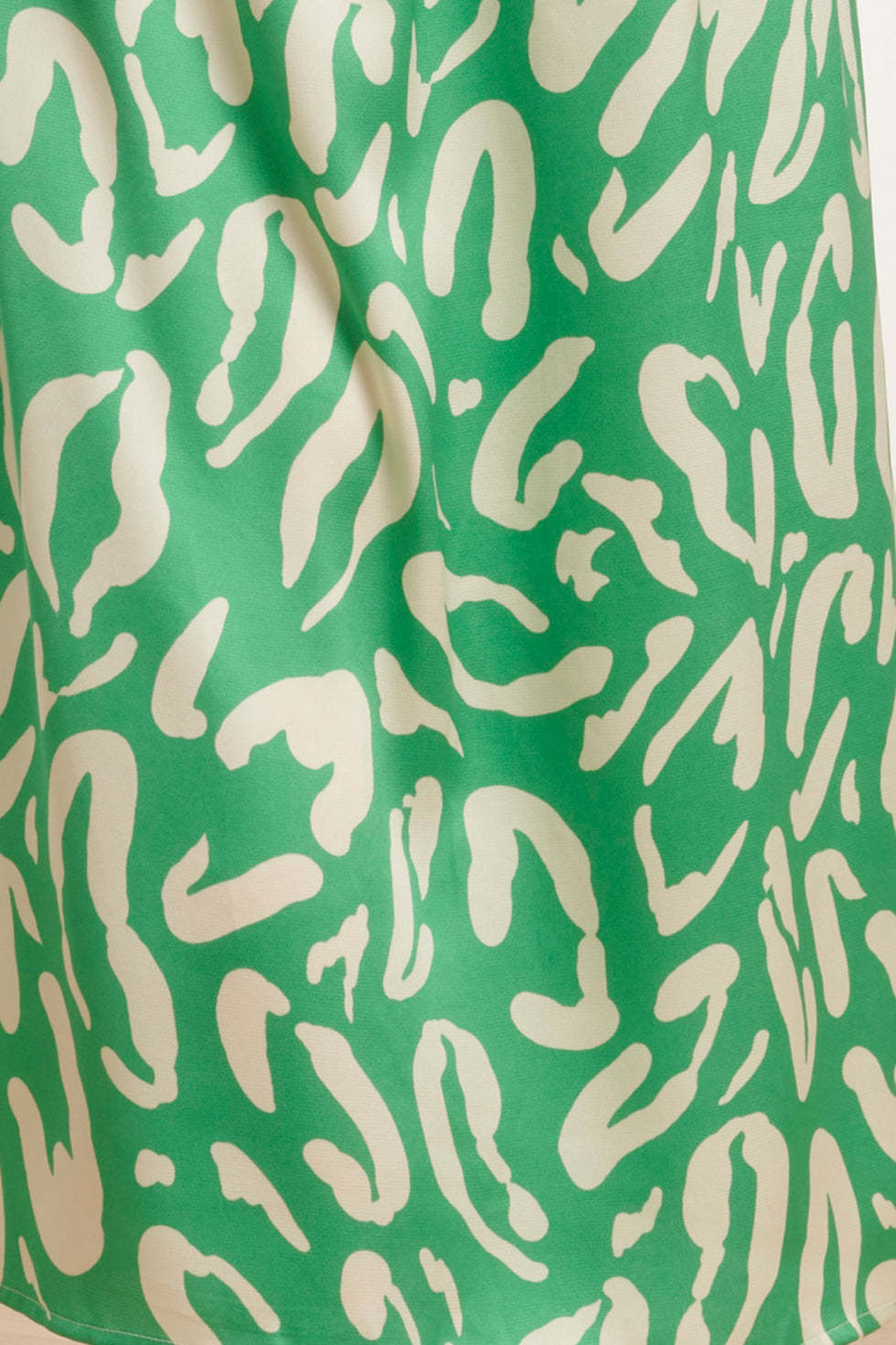 25082 Satin Maxi Jurk Met Groene En Witte Dierenprint