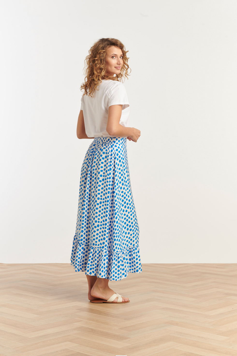 25085 Zomer Maxi Rok Met Blauwe Polkadots