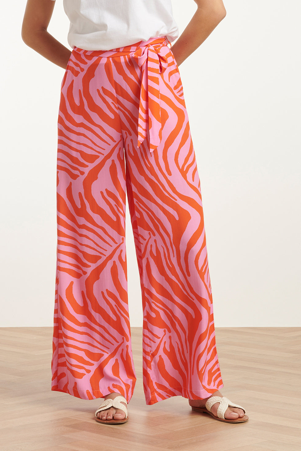 25087 Wide Pants Met Dierenprint In Roze En Oranje