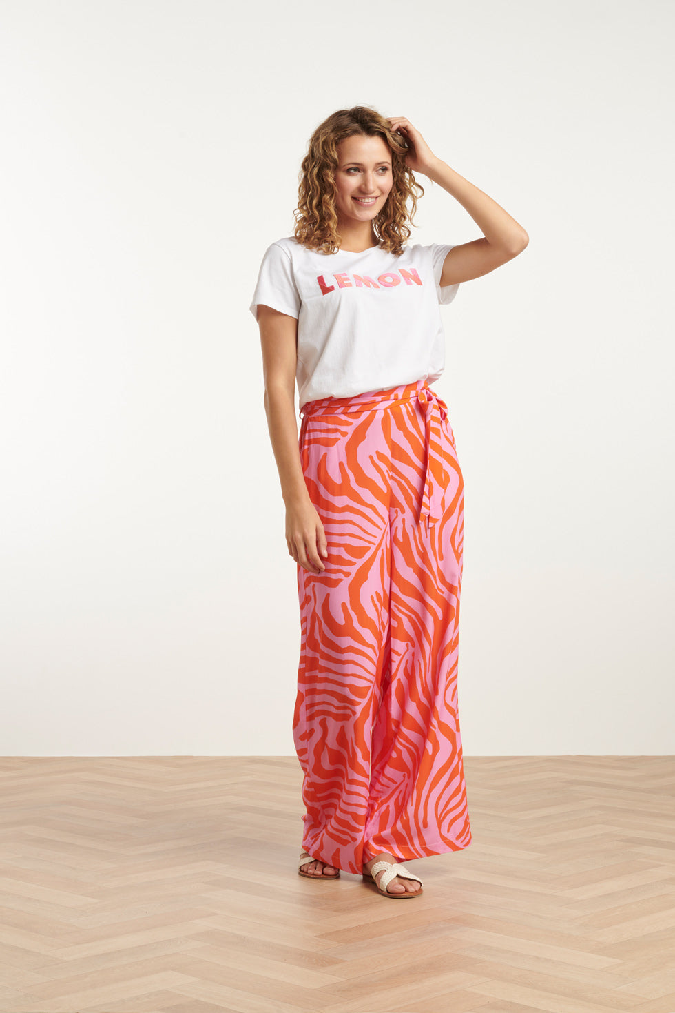 25087 Wide Pants Met Dierenprint In Roze En Oranje