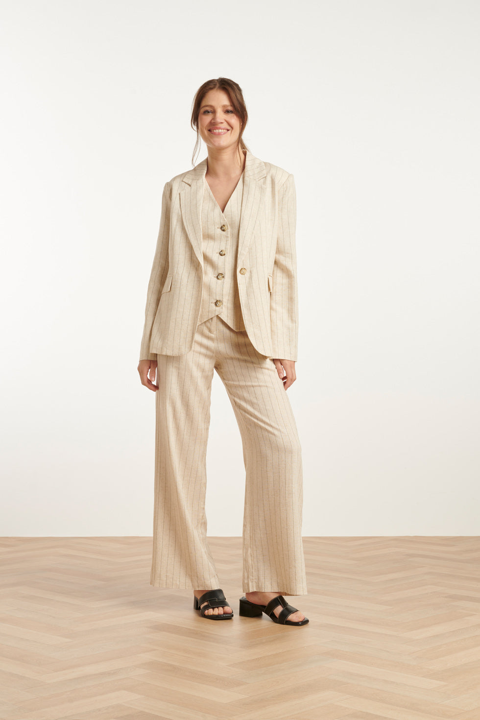 25126 Sand Pinstriped Linen Blazer