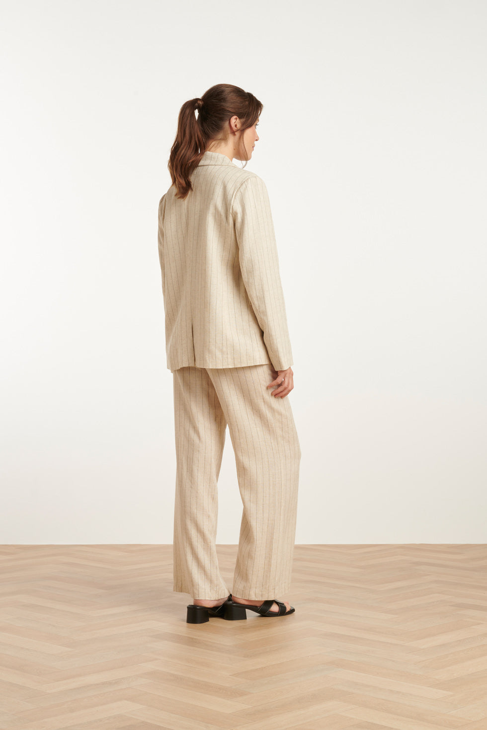 25126 Sand Pinstriped Linen Blazer